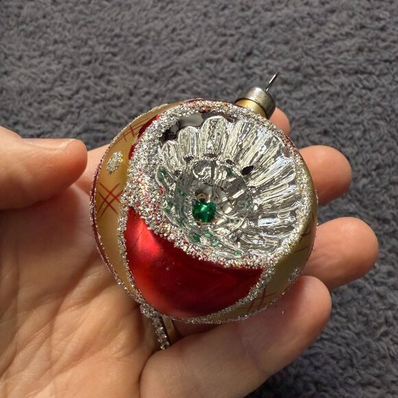 Vintage Glass Christmas Ornaments Set Of 6 Red & Silver Glitter Accents 1 Broken - Picture 3 of 16